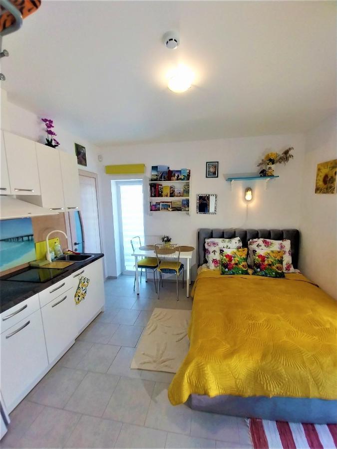Geltoni apartamentai Palanga Bagian luar foto